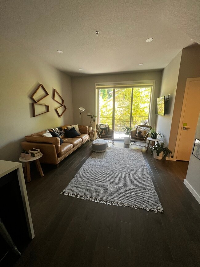 Building Photo - 2515 SE 29th Ave Unit Modern Condo: Division and 29th