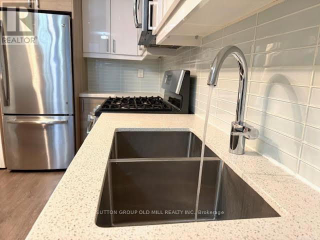 Photo - 259 Gerrard St E