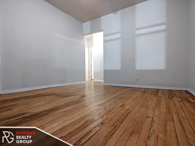 Photo - 837 W Cornelia Ave Unidad 2N