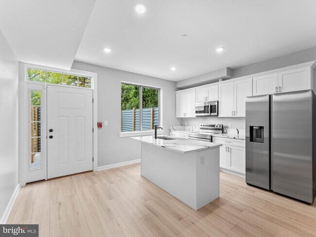 Photo - 1682 N 54th St