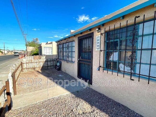 Building Photo - 1715 Griegos Rd NW Unit A Rental