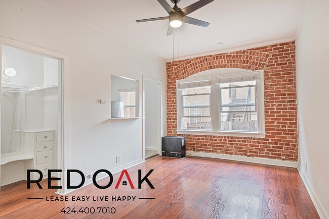 Welcoming Studio with Exposed Red Brick, H... - Welcoming Studio with Exposed Red Brick, H... Condo Unit 107