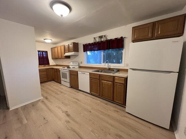 Photo - 13803 Marlatt Rd S