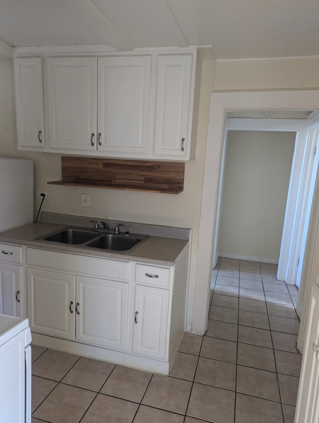 Kitchen - 821 Walnut Ave Unidad 821 Walnut