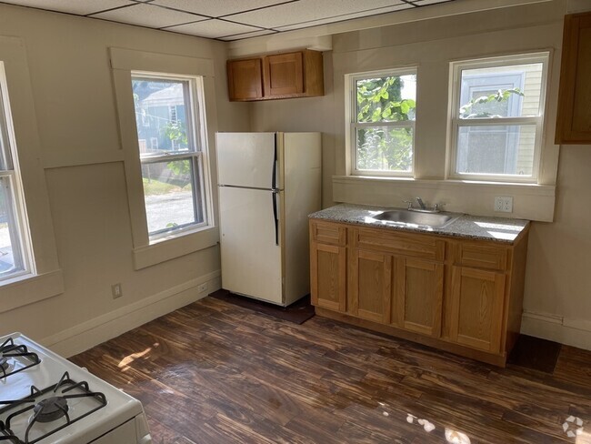 Building Photo - 104 Portland St Unit 1 Rental