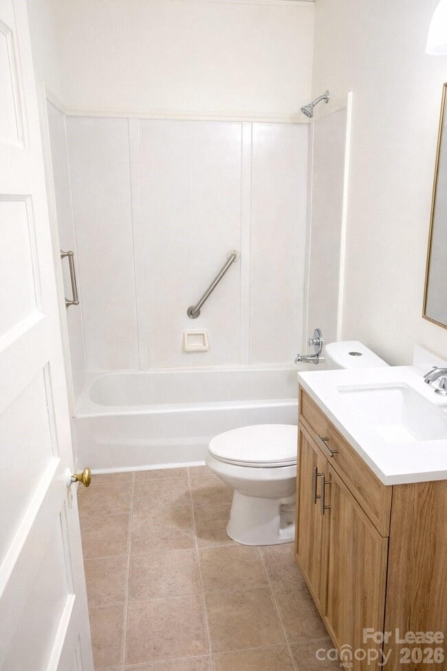 Photo - 926 S York St