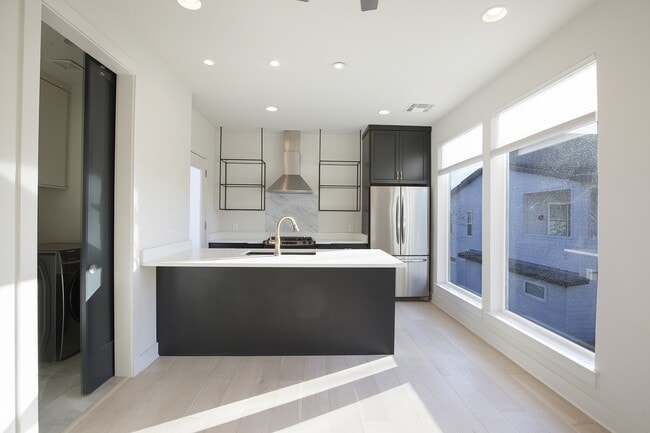 Photo - 1708 Perez St