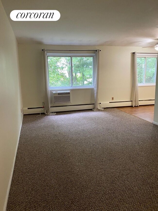 Building Photo - 1290 Rockland Ave Rental