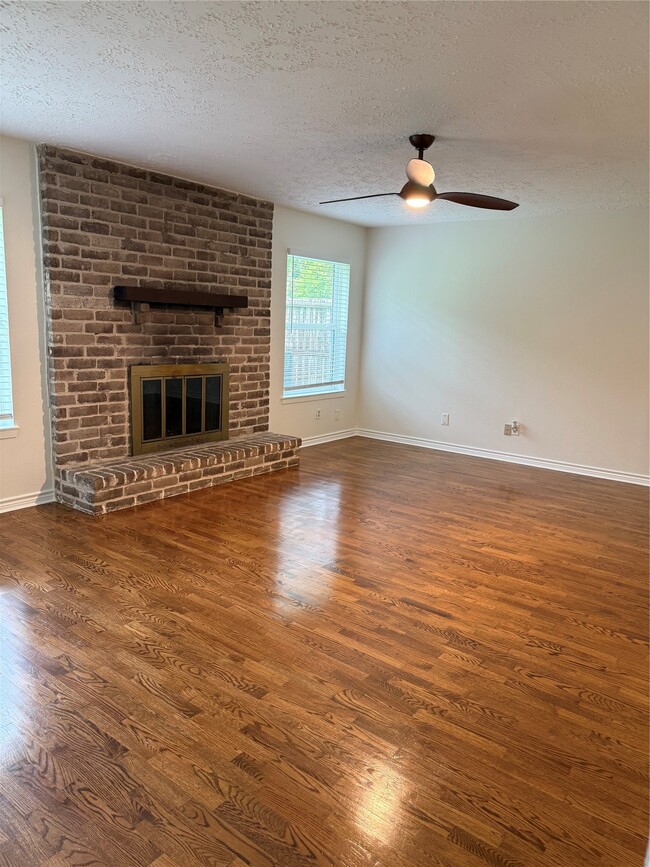 Photo - 2318 Aprilmont Dr