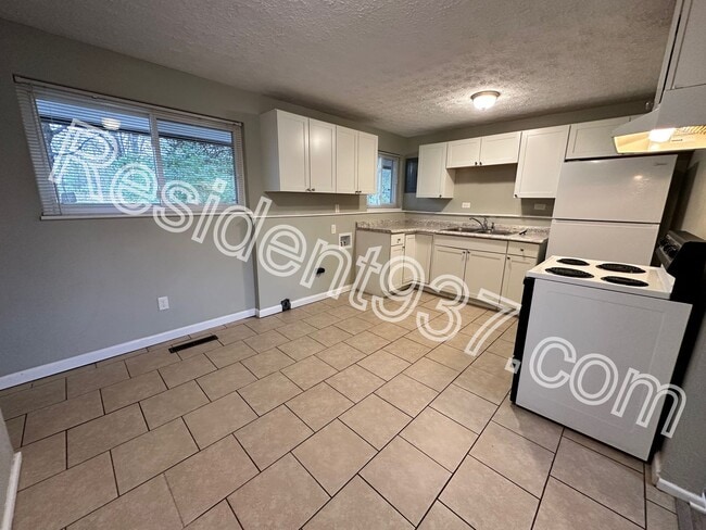 Photo - 4 Bed 2 Bath