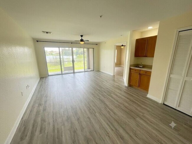 2607 Emerald Lake Ct