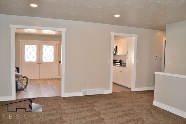 Photo - 1688 N Main St