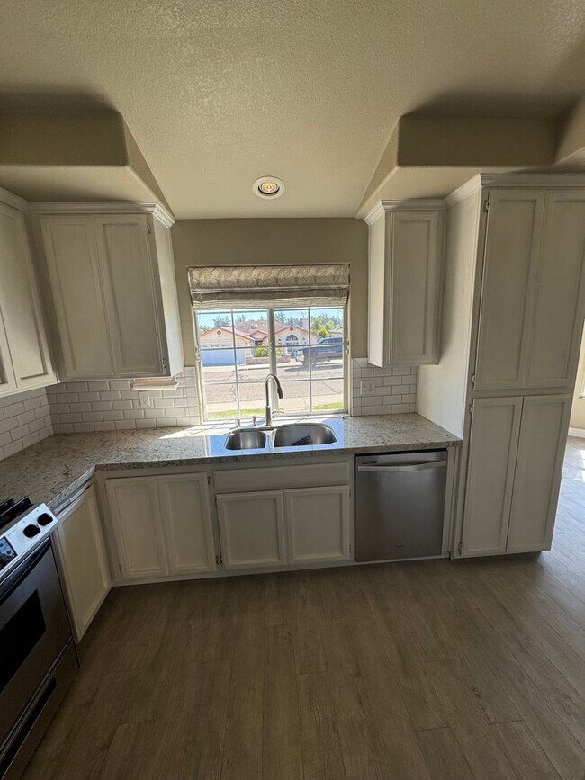 Photo - 4-Bedroom Home with Updated Kitchen and Co...