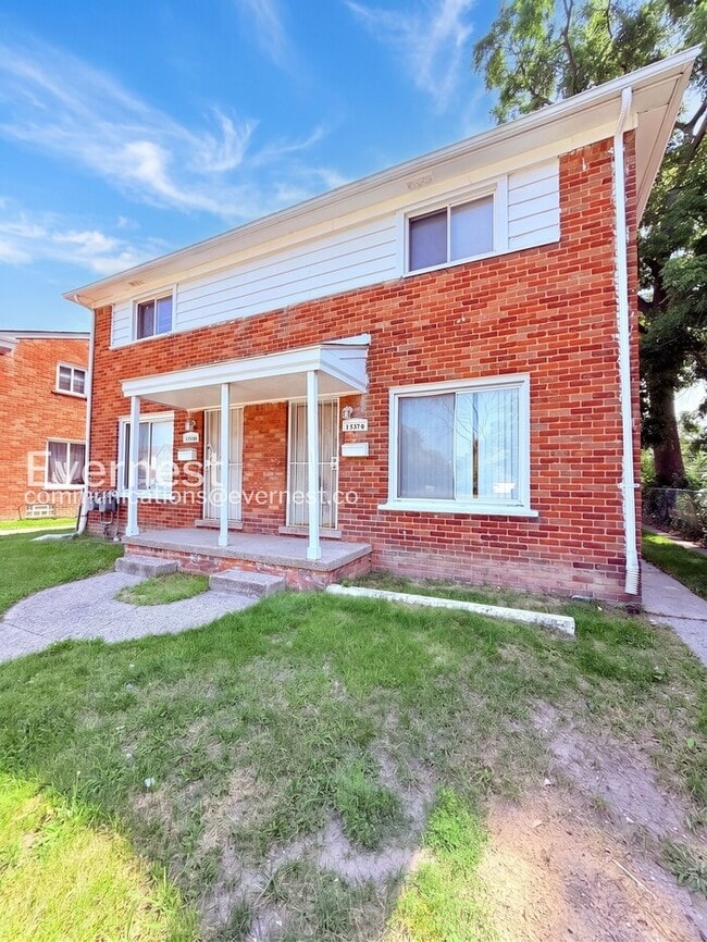 Building Photo - 2 Bed & 1 Bath Duplex in Detroit / Pet-Friendly / Section 8 Accepted / Available Now!