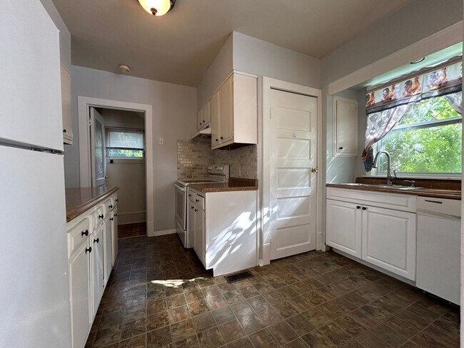 Photo - 112 W Highland Ave Unit 112 W Highland Ave