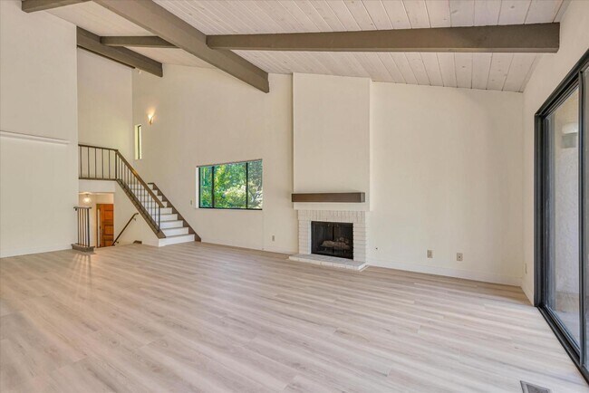 Photo - 140 Sand Hill Cir