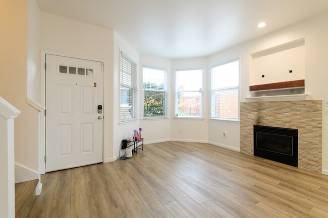 Photo - 10547 Midvale Ave N