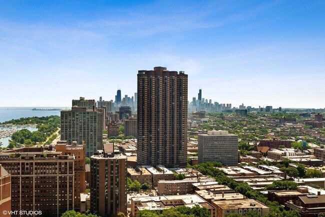 Photo - 655 W Irving Park Rd Unidad 1511