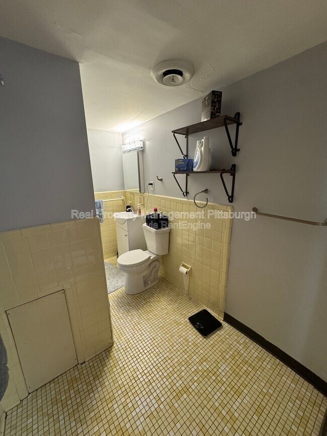 Photo - 332 Lehigh Ave Unit Apartment 2b