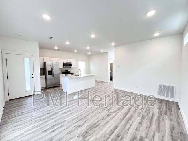 Photo - 841 Reading RR Ln