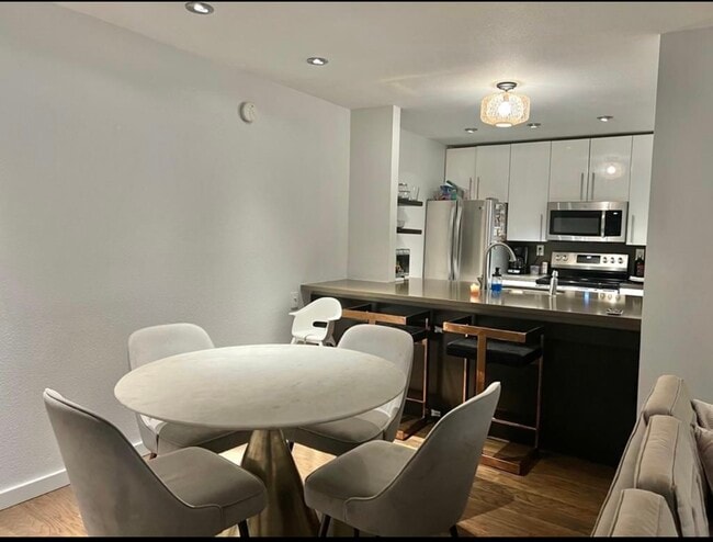 Photo - 141 S Clark Dr Unidad 106