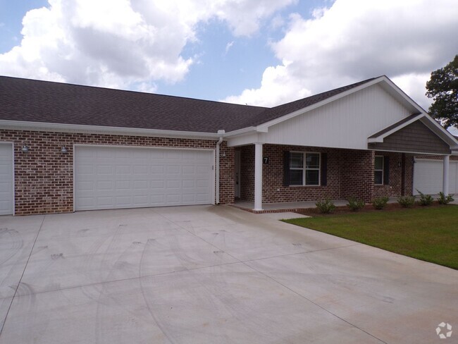 Building Photo - Shady Oak Apartments, Lowe Drive, Enterpri... Unit 323 Lowe Drive #7
