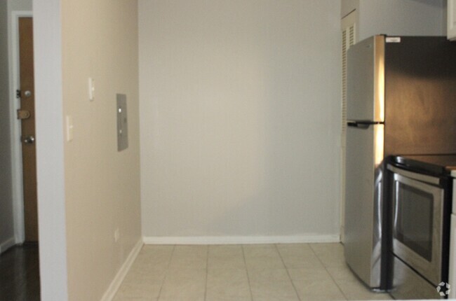 Building Photo - 6619 N Sheridan Rd Unit 302 Rental