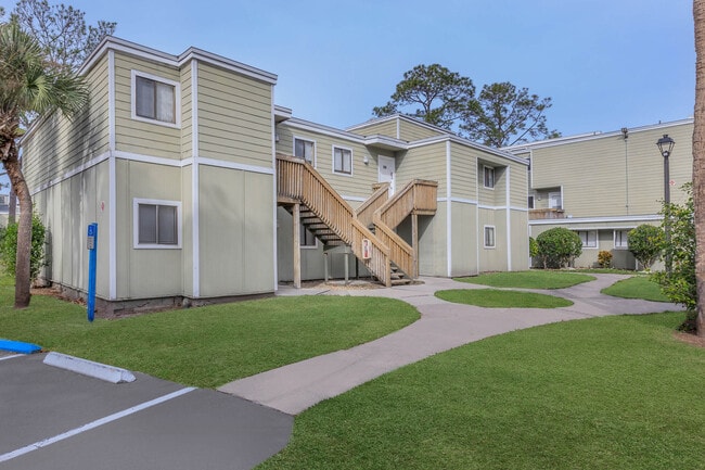 Winter Park Woods Condos - 349 Scottsdale Square, Winter Park, FL 32792