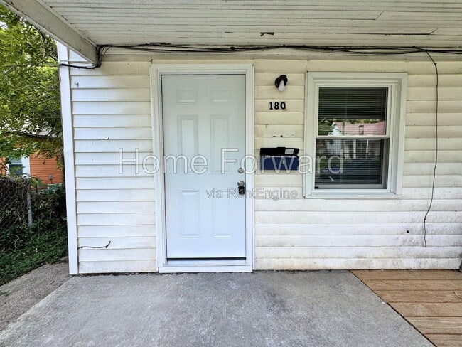 180 York St