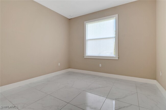 Building Photo - 2793 72nd Ave NE