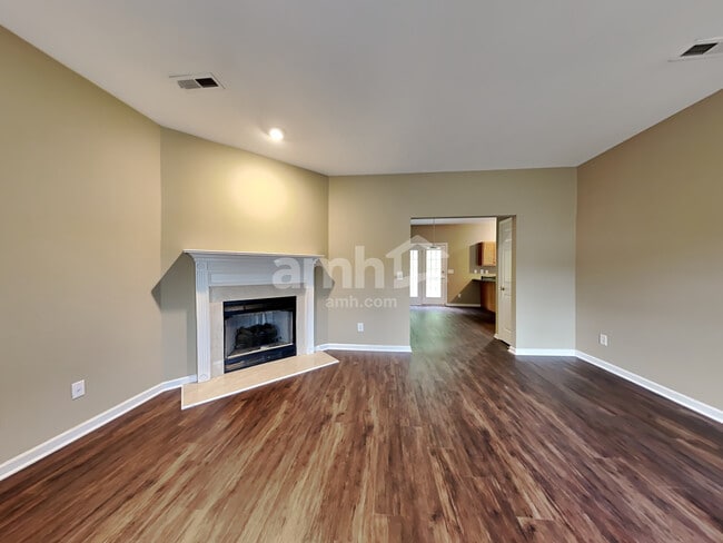 Photo - 423 Brownstone St