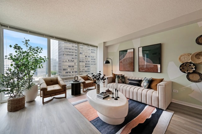 Photo - 362 E Ohio St