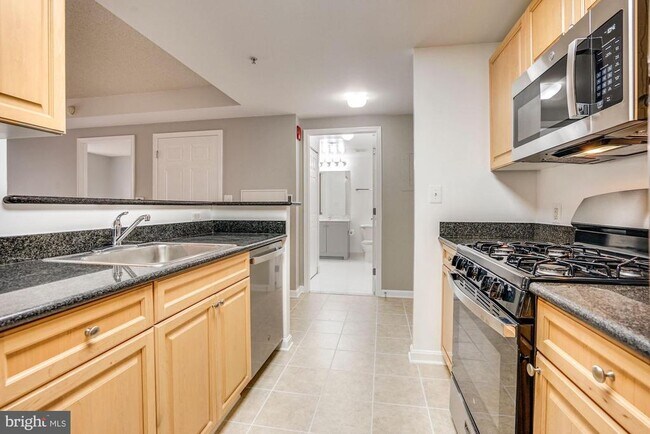 2726 Gallows Rd Unit 413