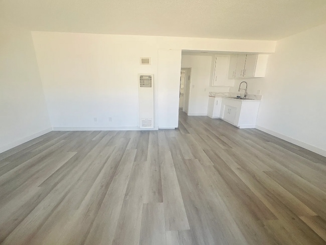 Photo - 9371 Cellini Ave Unidad 2