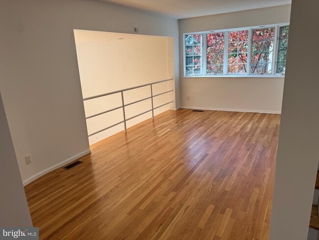 Photo - 4920 Butterworth Pl NW