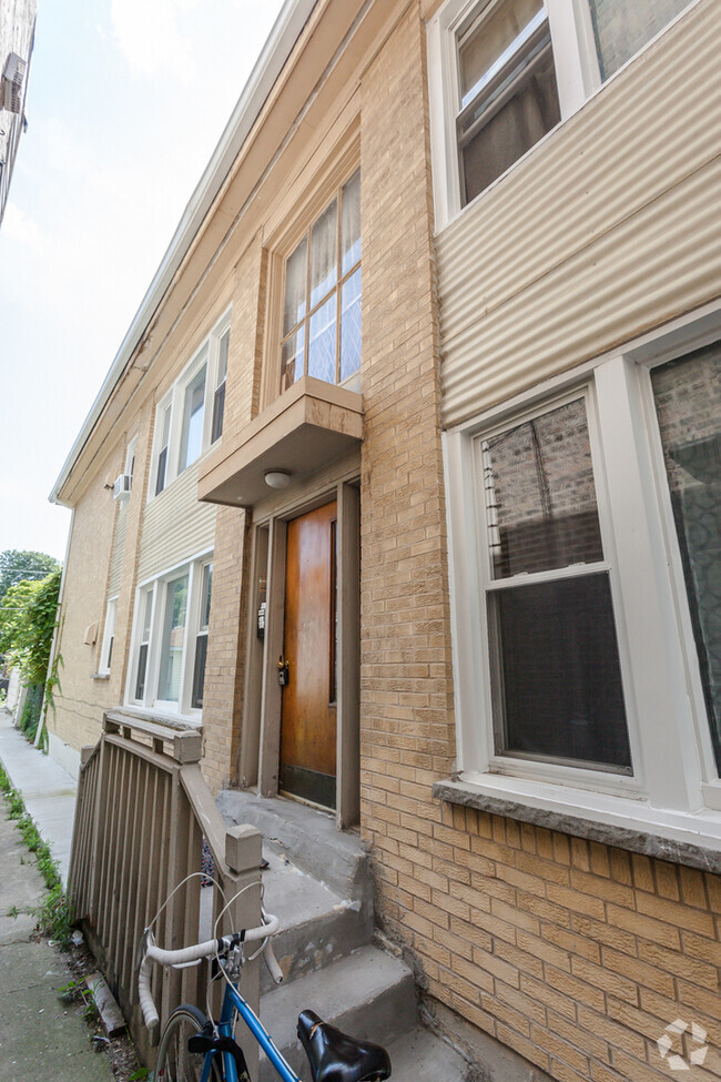 Building Photo - 6427 N Hermitage Ave Rental