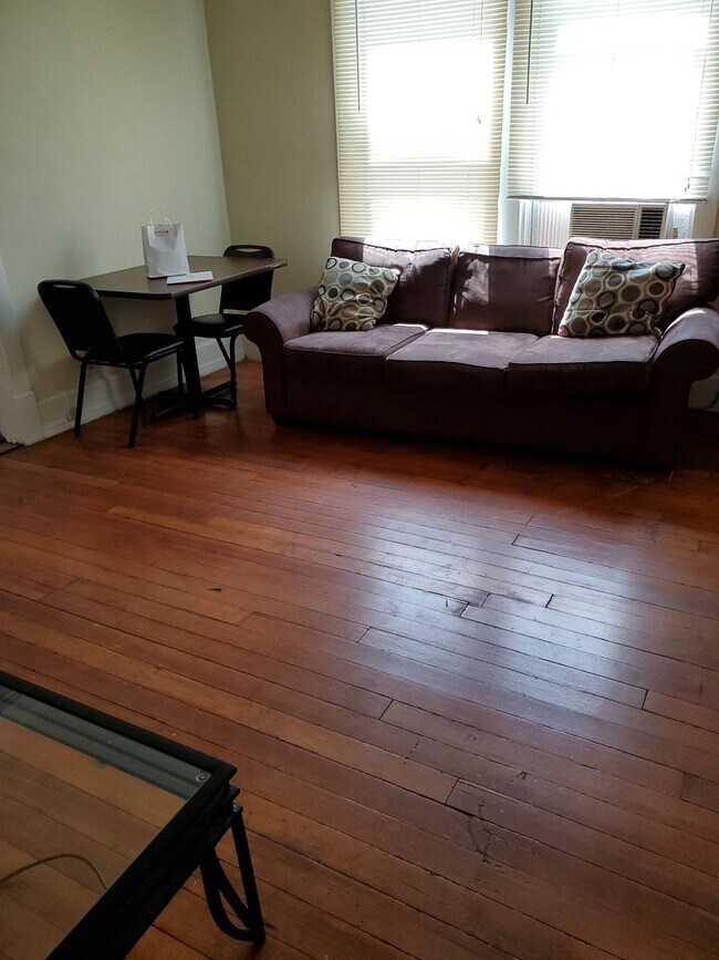 Photo - 106 S 4th St