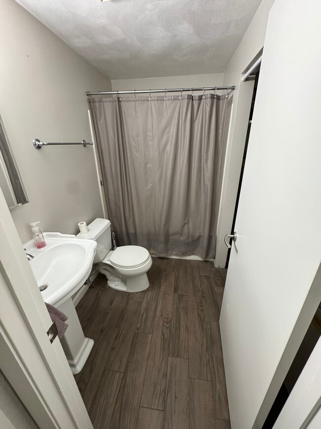 Building Photo - 505 Simon Dr