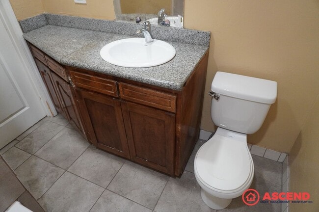 Photo - Charming 2 Bed / 1 Bath in 93305 – Pet-Friendly with Pest Control Included!