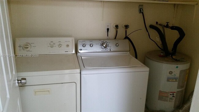 Photo - 807 SW 5th Ct Unit back