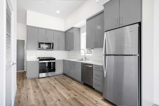 Photo - 3308 Mentone Ave