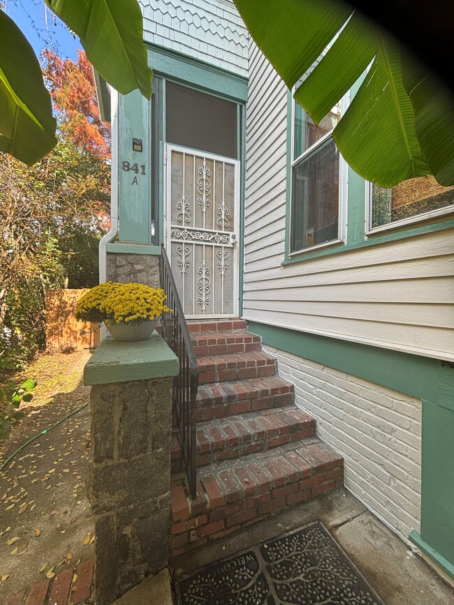 Photo - 841 Vedado Way NE