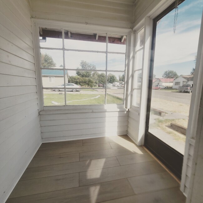 Photo - Rupert Fourplex Unit 1