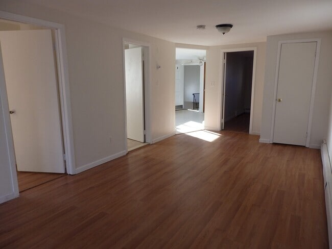 Building Photo - 2580 Richmond Ter Unit FL 3  WOOD CABINETS  2500 Rental