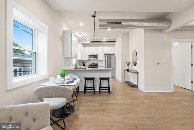 Building Photo - 30 W Broad St Unit SUITE 6