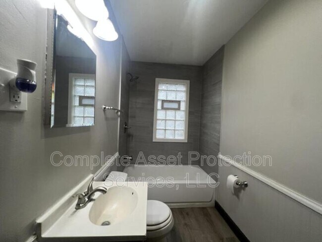 3102 W 40th Ave