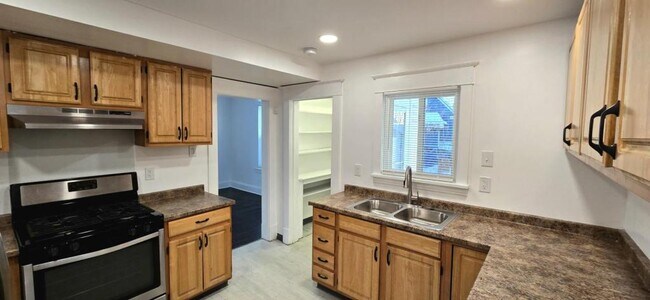 Photo - 409 Plymouth Ave