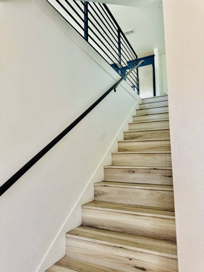 Photo - 215 E 29th St