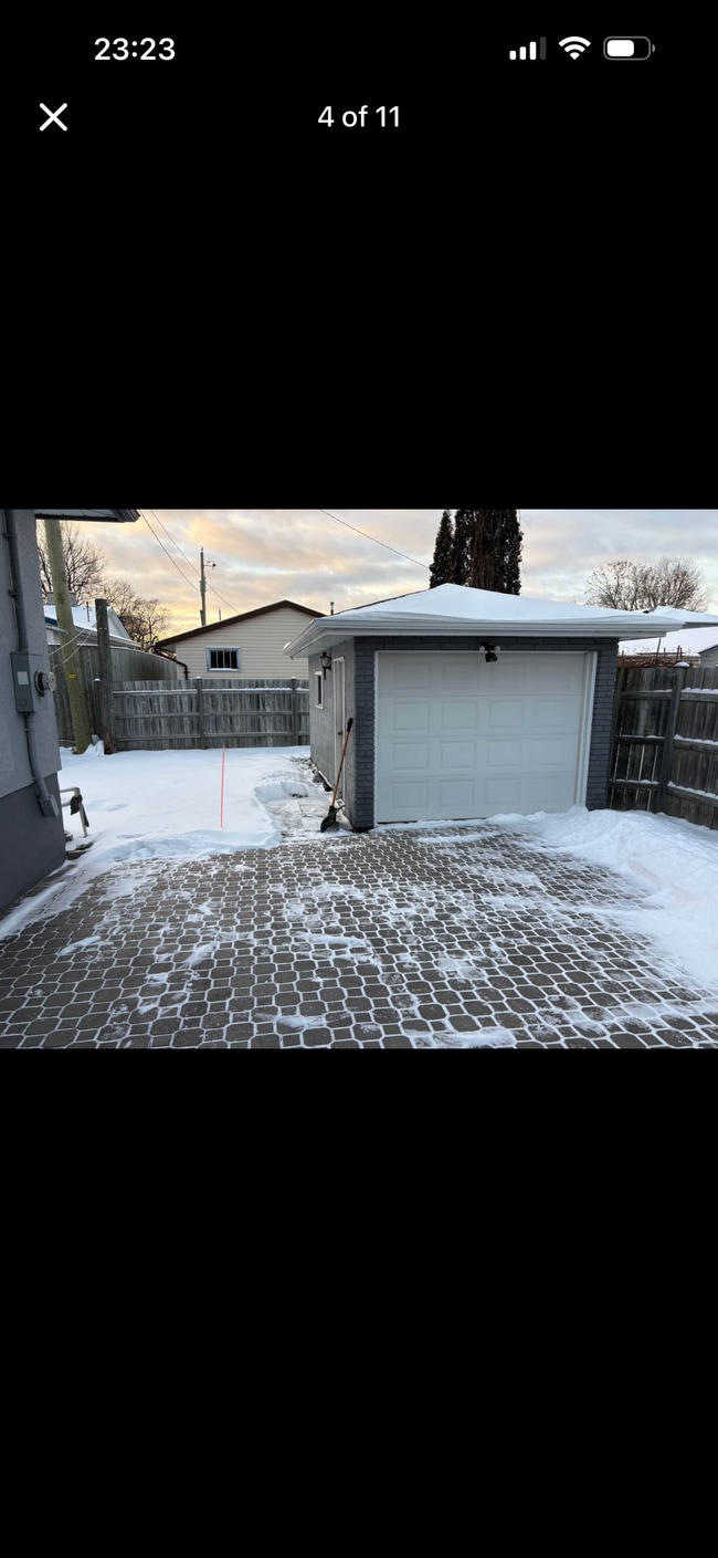 Photo - 649 Edward St N