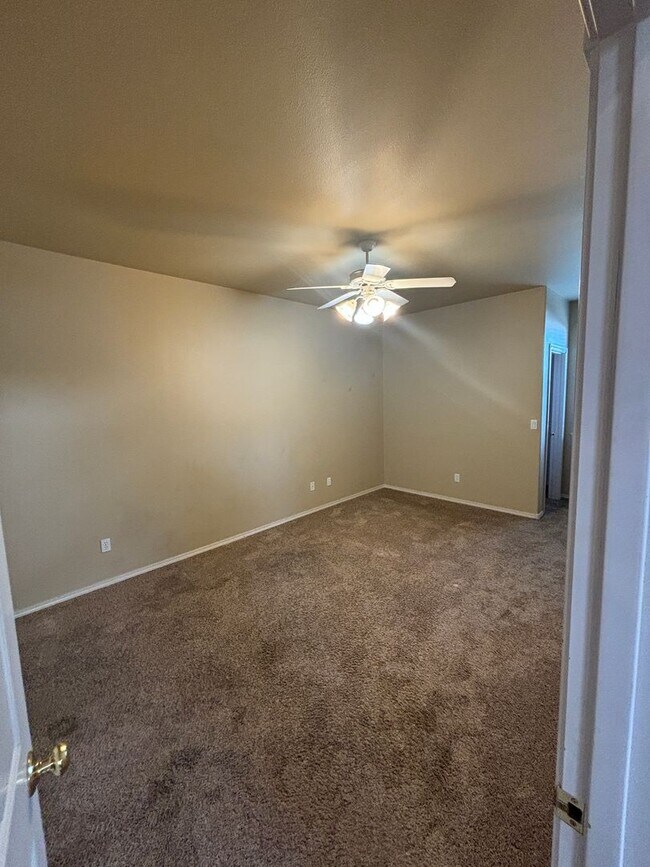 911913 NE Hidden Valley Dr Townhome Townhome Rental in Bend OR